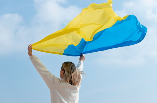 Женщина с Государственным Флагом Украины